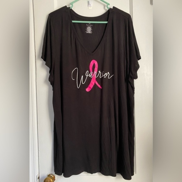 LIVI Active V-neck Tee, Size 22/24 - Picture 1 of 4